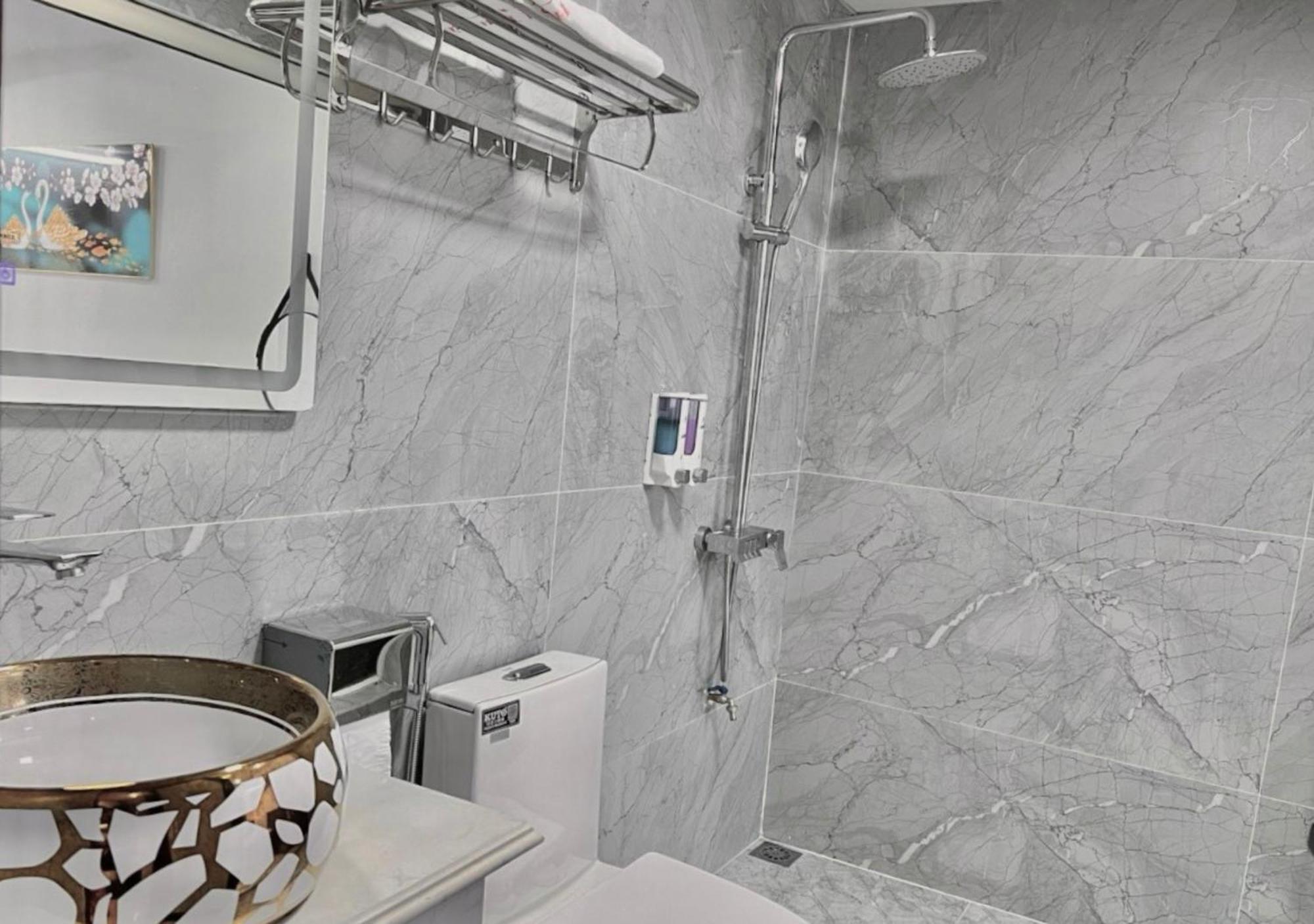 Thu Ha Hotel Uong Bi Екстер'єр фото