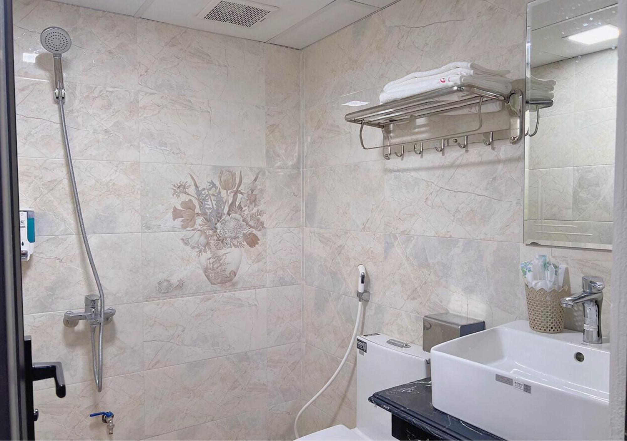 Thu Ha Hotel Uong Bi Екстер'єр фото