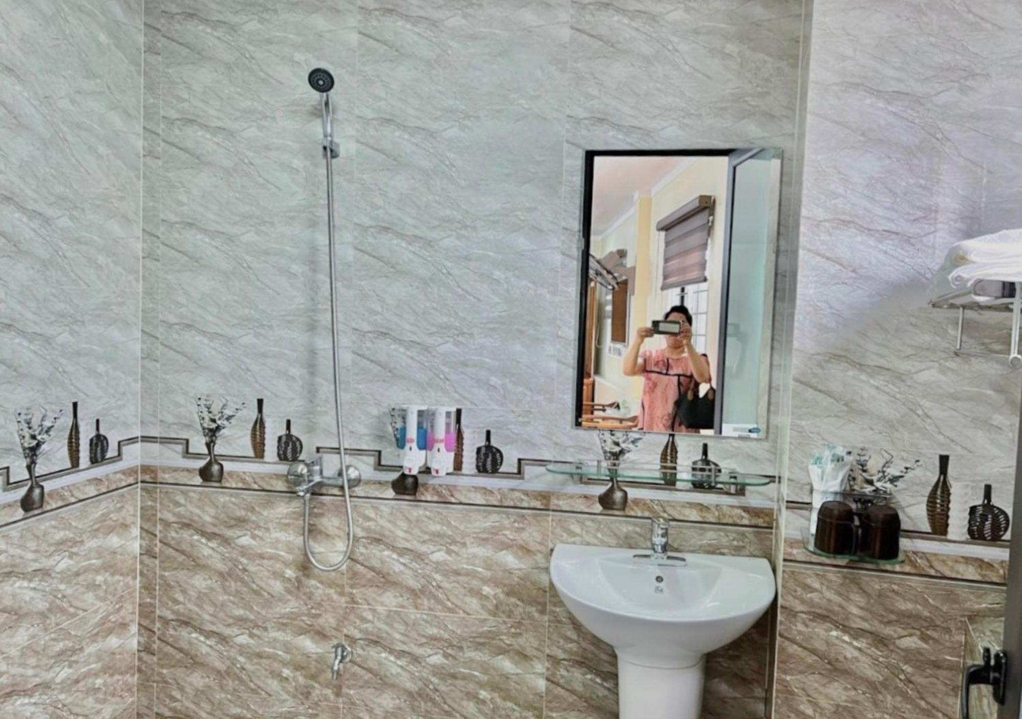 Thu Ha Hotel Uong Bi Екстер'єр фото