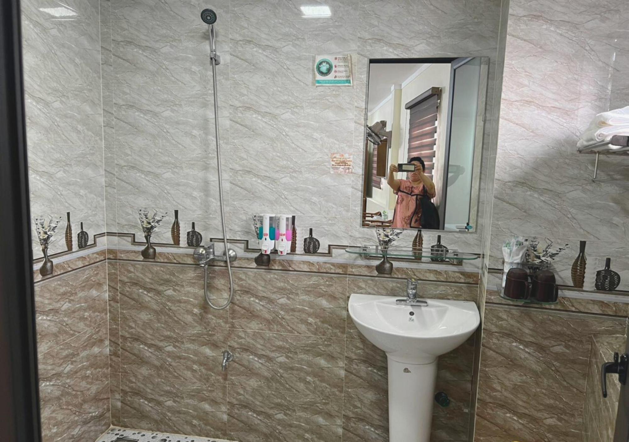 Thu Ha Hotel Uong Bi Екстер'єр фото