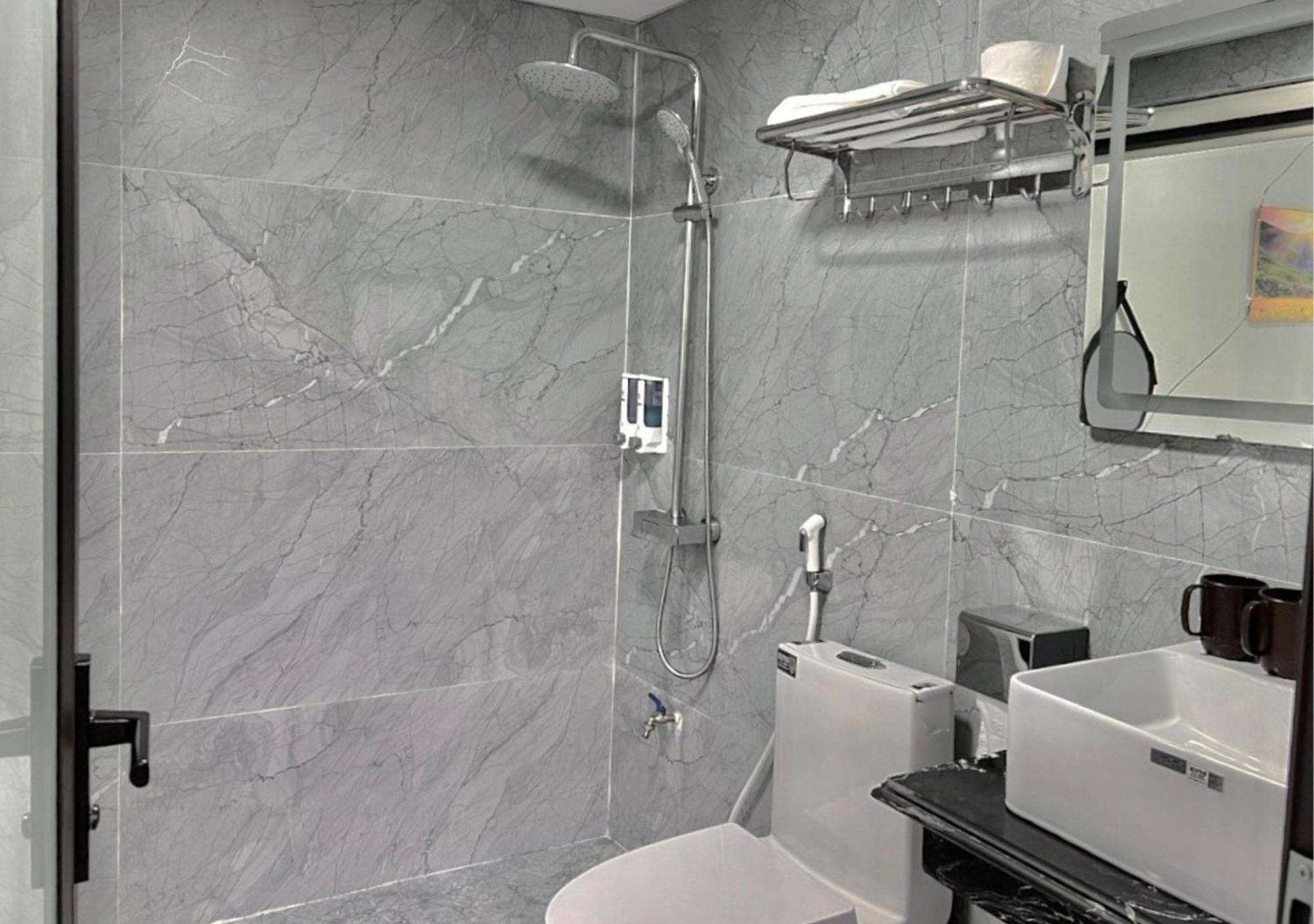 Thu Ha Hotel Uong Bi Екстер'єр фото